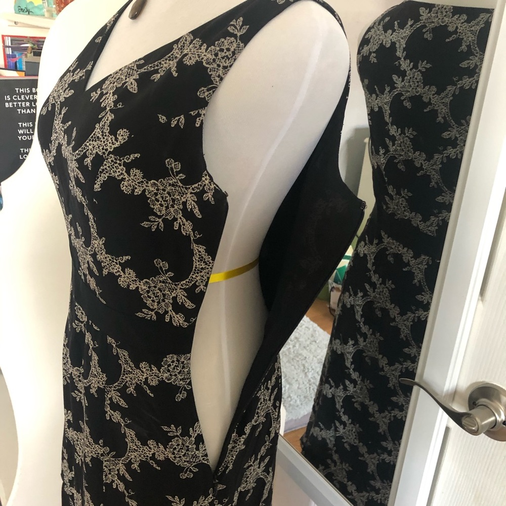 Ann Taylor size 4 silk dress, lined.  Beautiful - Picture 6 of 8
